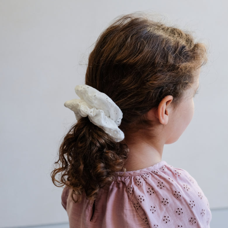 Mimi & Lula Stickerei-Scrunchie
