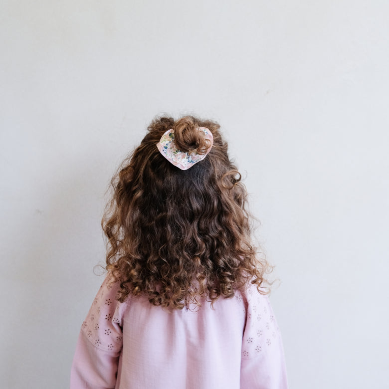 Mimi & Lula Blumen Seiden Scrunchie